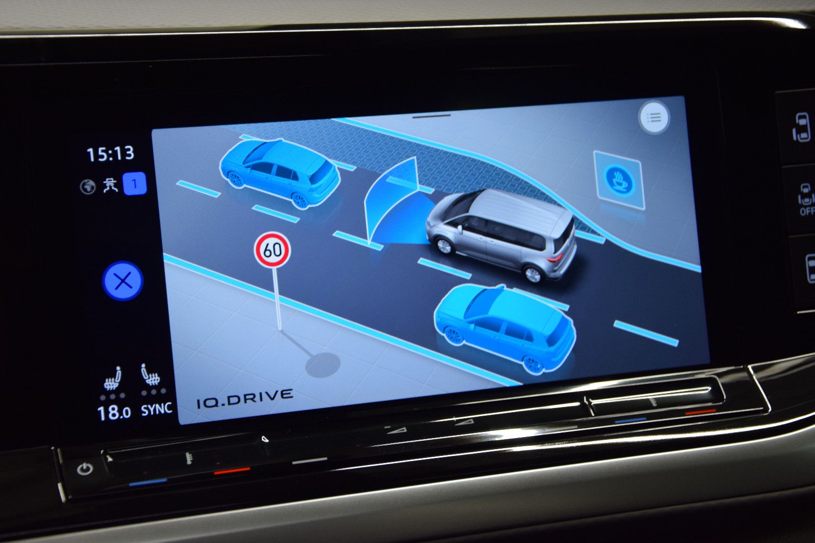 Fahrzeugabbildung Volkswagen T7 Multivan Style Pano ACC IQ AHK Stndhzg Alcant