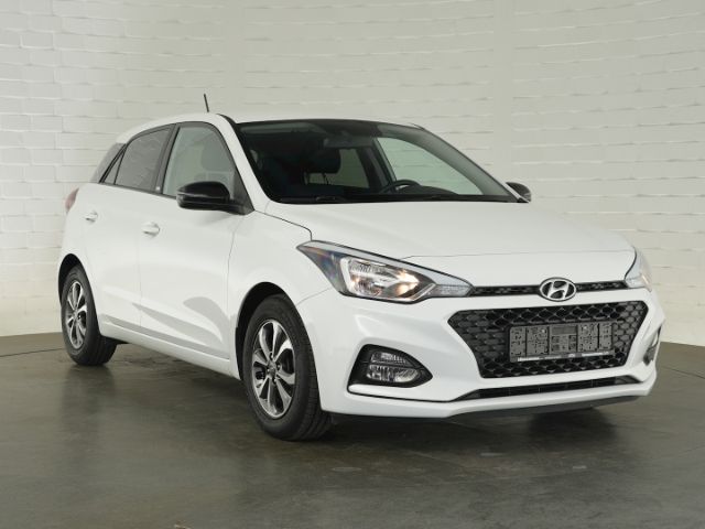 i20 YES! BLUE+RÜCKFAHRKAMERA+SITZHEIZUNG+LENKRAD