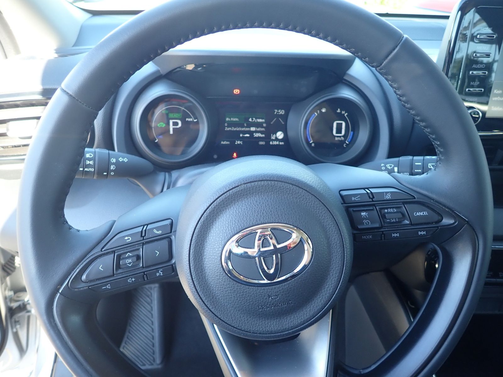 Fahrzeugabbildung Toyota Yaris Hybrid 1.5 Team Deutschland