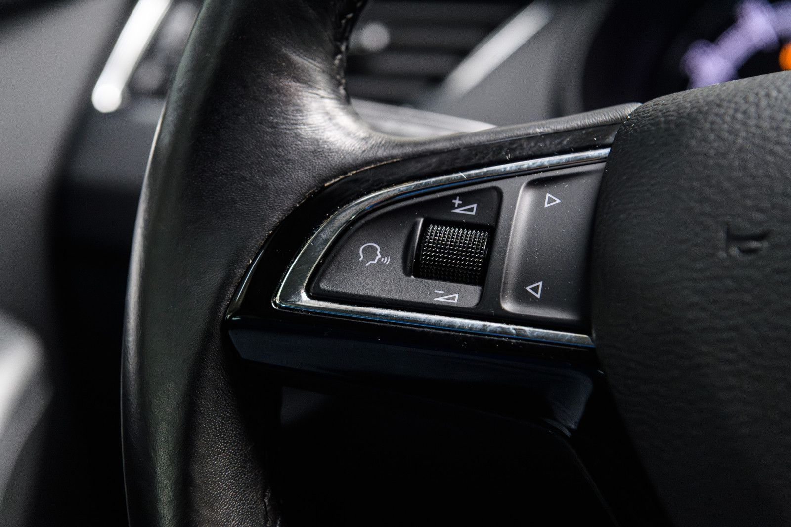 Fahrzeugabbildung SKODA Octavia Combi Tour 1.0 +NAVI+LED+el.Heckkl.+MFL