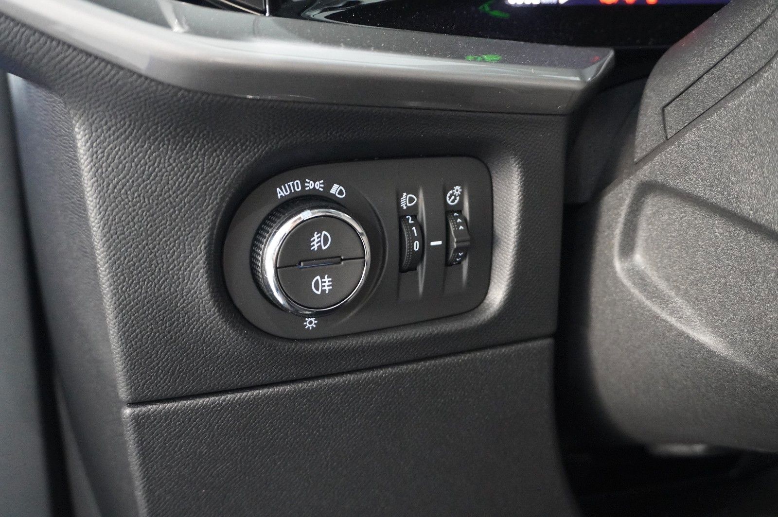 Fahrzeugabbildung Opel Mokka 1.2T ELEGANCE NAVI/LED/KAMERA/SH/SPORT/DAB