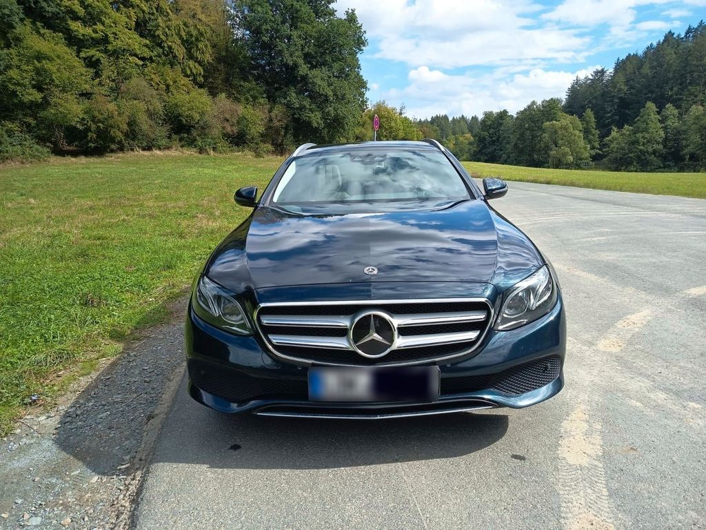 Image of Mercedes-Benz E 350