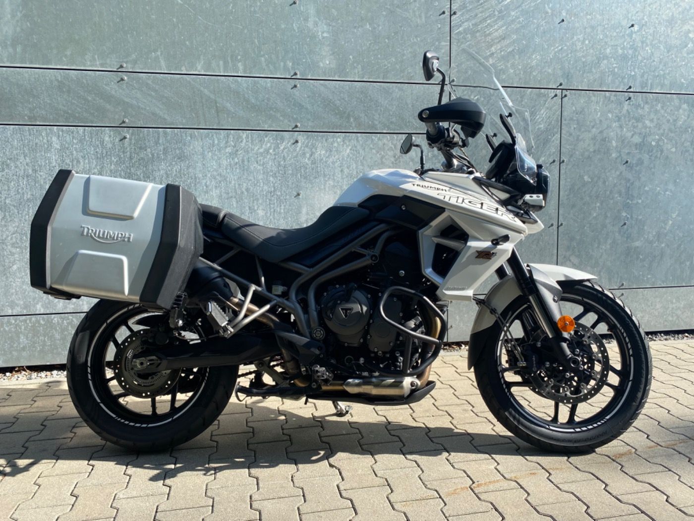 Fahrzeugabbildung Triumph Tiger XRX 800 Wilbers Tieferlegung Seitenkoffer