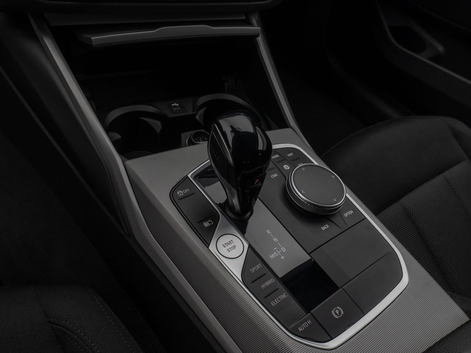Fahrzeugabbildung BMW 320e DAB CockPitPro Alarm Geschwindigkeitsreg