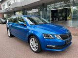Skoda Octavia Combi TSI Drive 4x4 Carplay/Navi/AHK/Xen - Skoda Octavia: Combi Drive