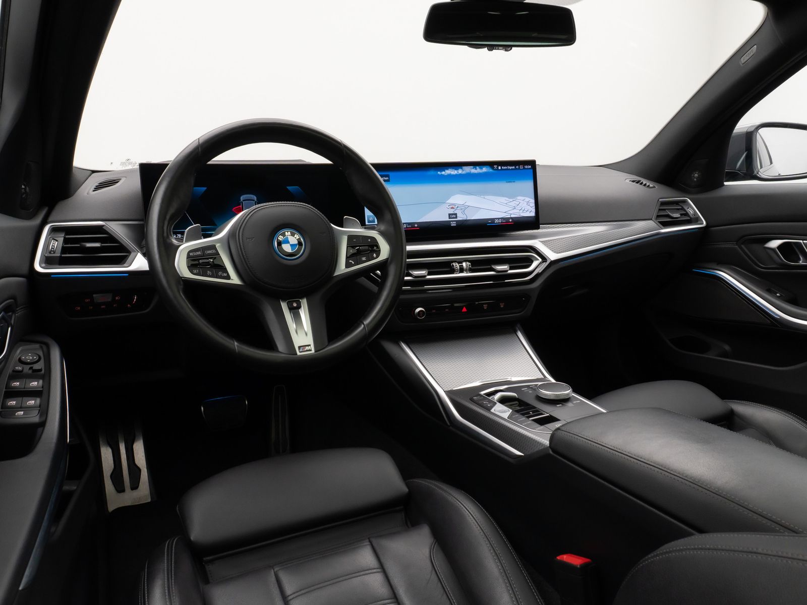 Fahrzeugabbildung BMW 330e xD M Sport Panorama Kamera HUD H/K AHK 19"