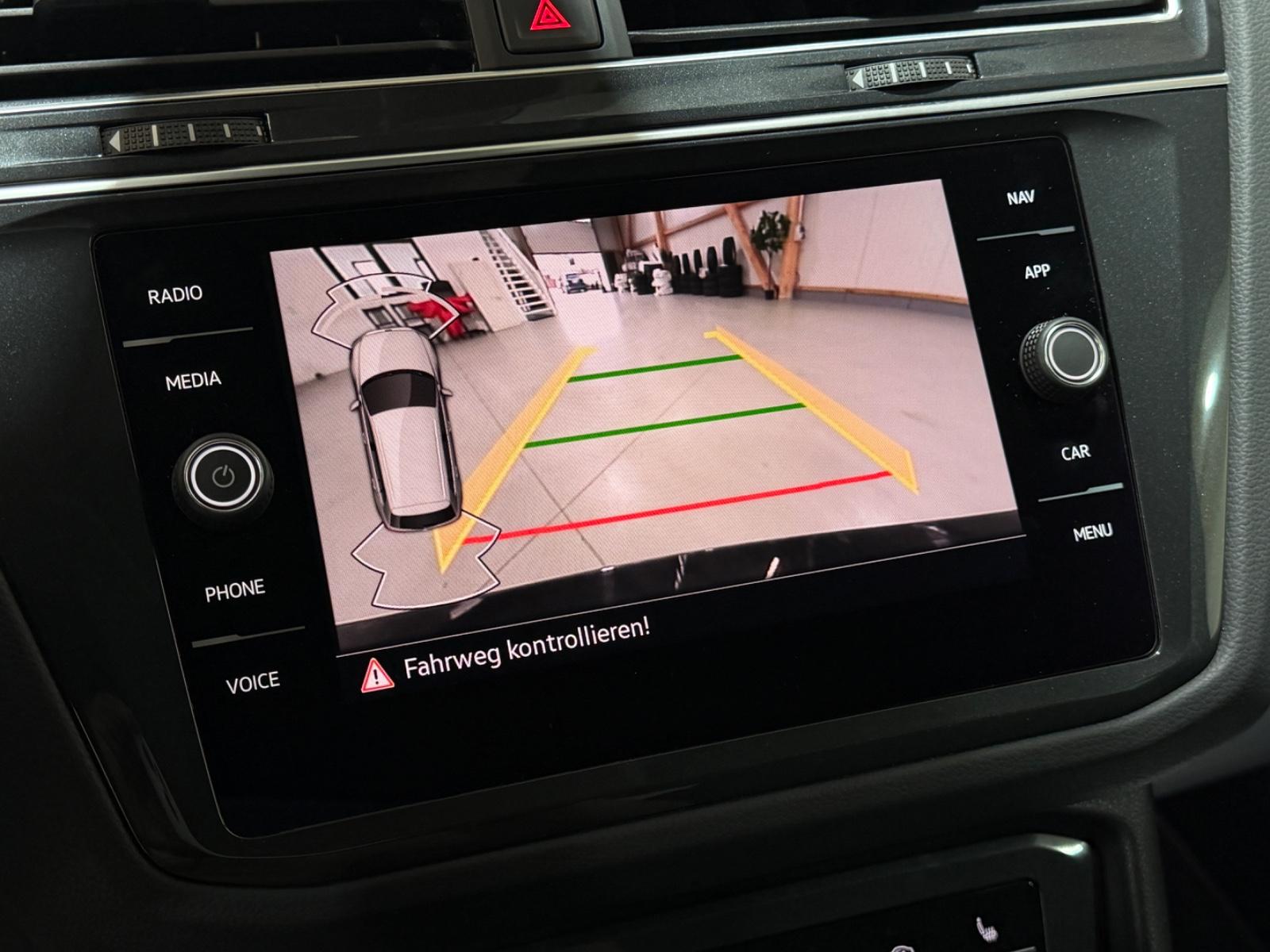 Volkswagen Tiguan Move/IQ.DRIVE/KAM/AMBIENTE/SHZ+HINTEN/ACC