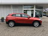 BMW X2 18i sdrive Advantage+abn.AHK+HUD+Kamera+LED+ - BMW X2 in Freiburg