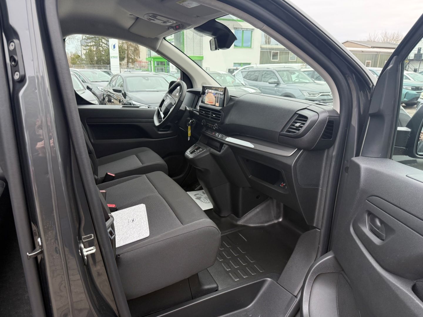 Fahrzeugabbildung Opel Vivaro L3 Doppelkabine XL D 180 Automatik