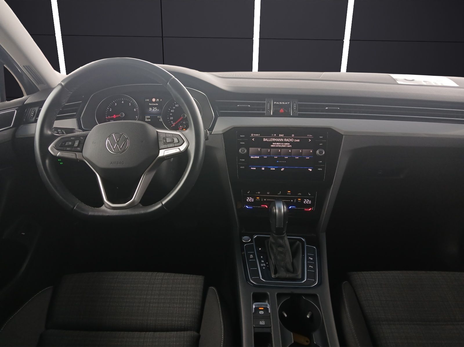 Fahrzeugabbildung Volkswagen Passat Variant TSI Business DSG Matrix Navi ACC