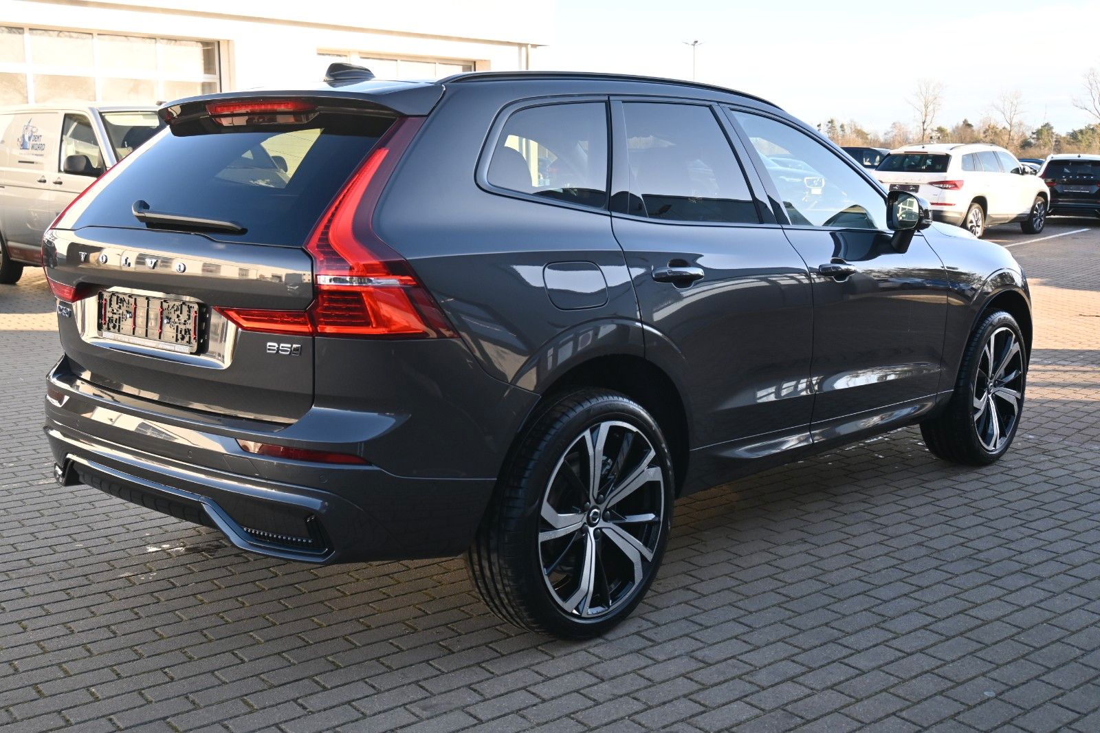 Fahrzeugabbildung Volvo XC60 B5 AWD Plus Dark*H&K*LUFT*360°* ACC*AHK