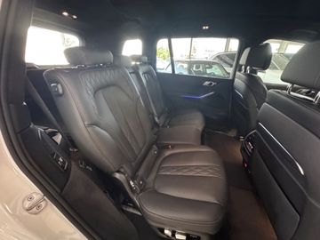 BMW X7 - 7