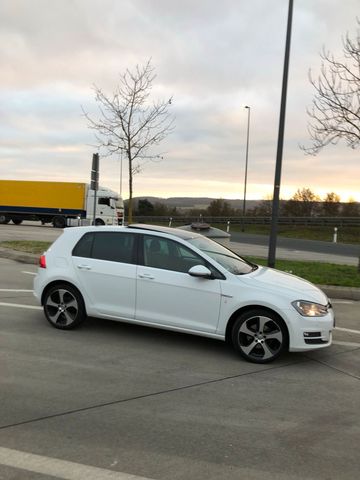 Volkswagen Golf 1.2 TSI BMT CUP CUP /11300