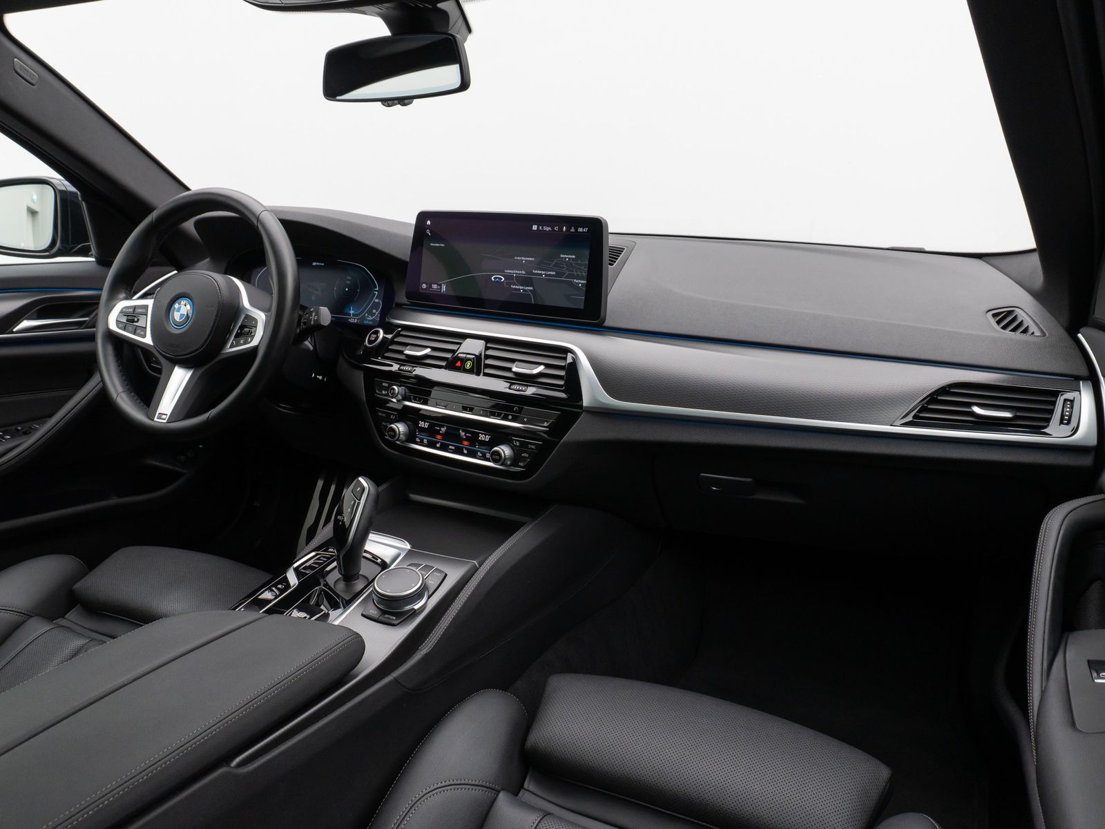 Fahrzeugabbildung BMW 530e M Sport Panorama Kamera DAB HiFi Alarm LED