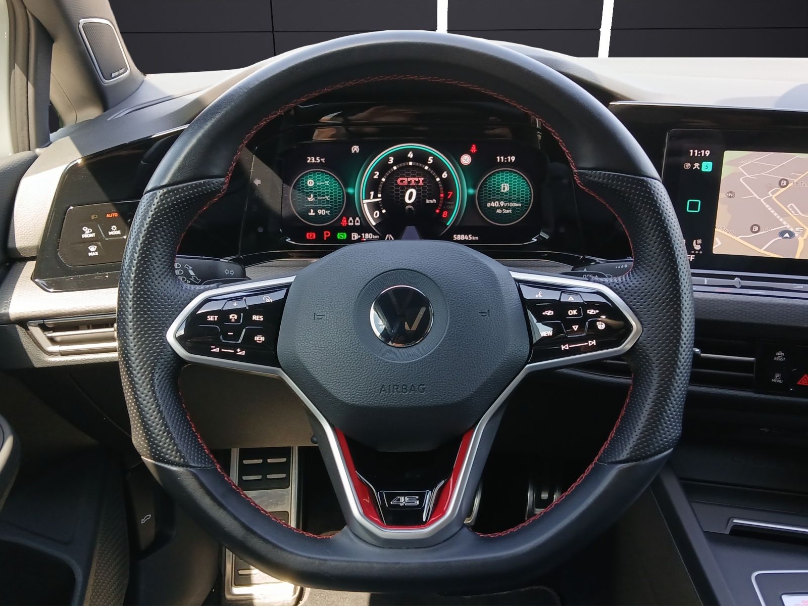 Fahrzeugabbildung Volkswagen Golf VIII GTI Clubsport Matrix Navi Leder Pano A