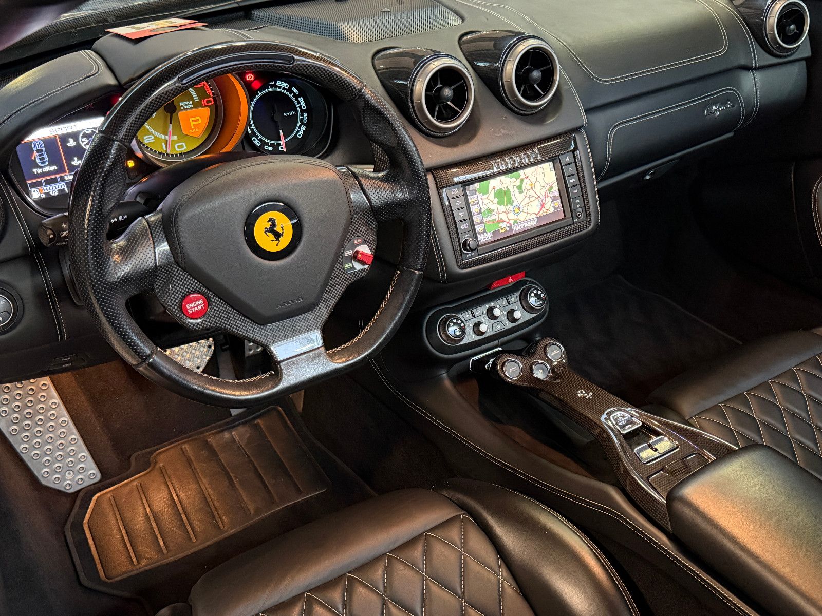Fahrzeugabbildung Ferrari California 30 V8 /CARBON/KAM/LED-LENKRAD/TOP