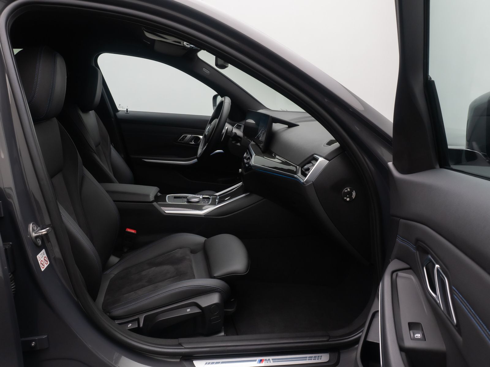 Fahrzeugabbildung BMW 330e xD MSport Kamera HUD DAB AHK Komfort 19Zoll