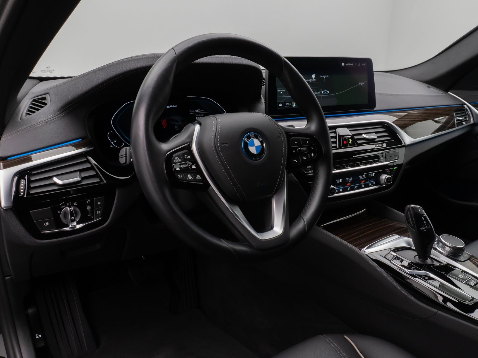 Fahrzeugabbildung BMW 530e Luxury Line Kamera DAB WLAN ACC Alarm LED