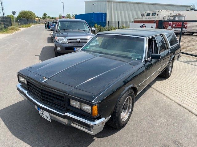 Chevrolet Caprice/ HU Mai 2025/8 Sitzplätze