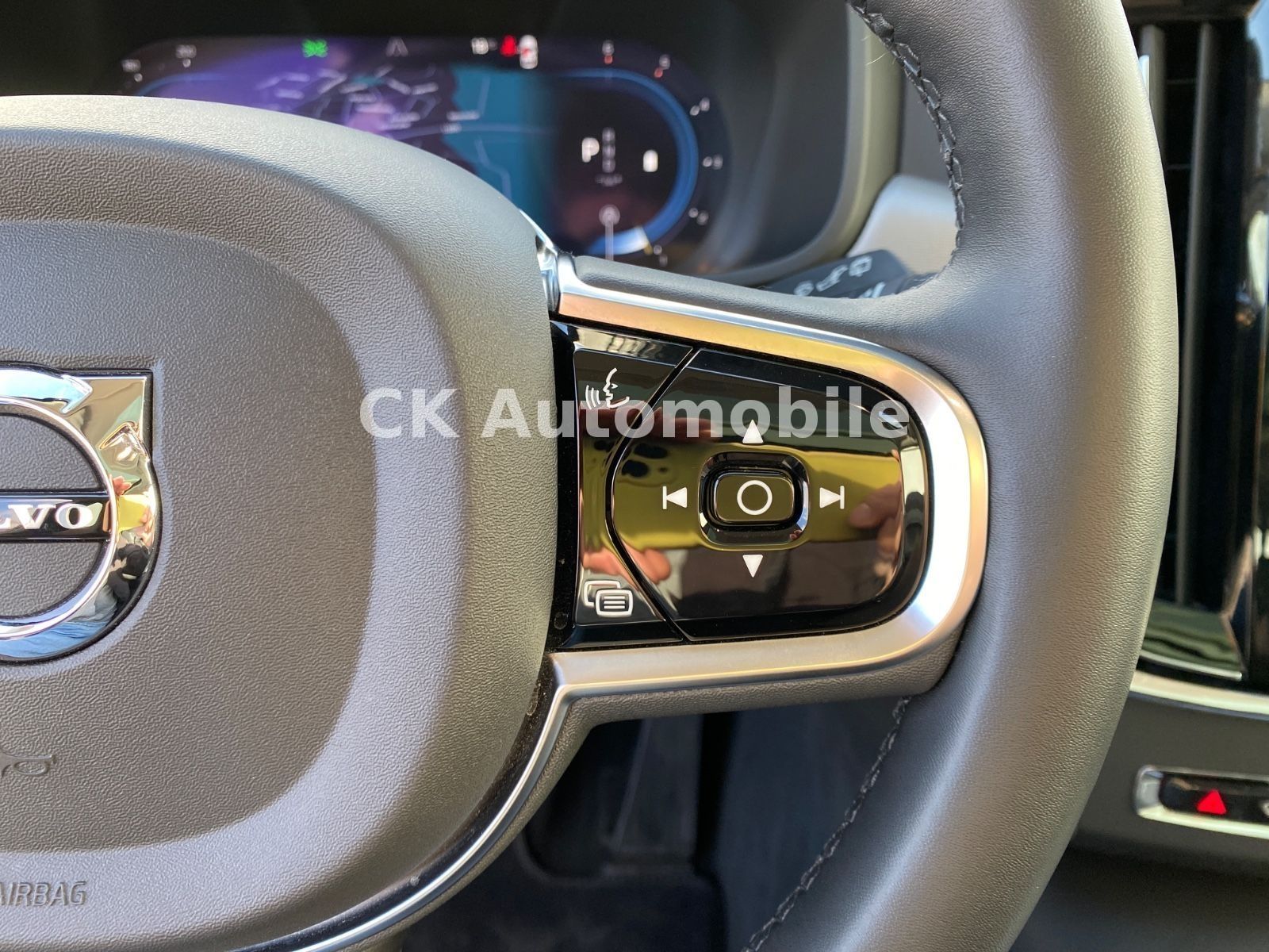 Fahrzeugabbildung Volvo V90 B5 Ultimate Dark AWD/BLIS/Pano/Head-Up/AHK