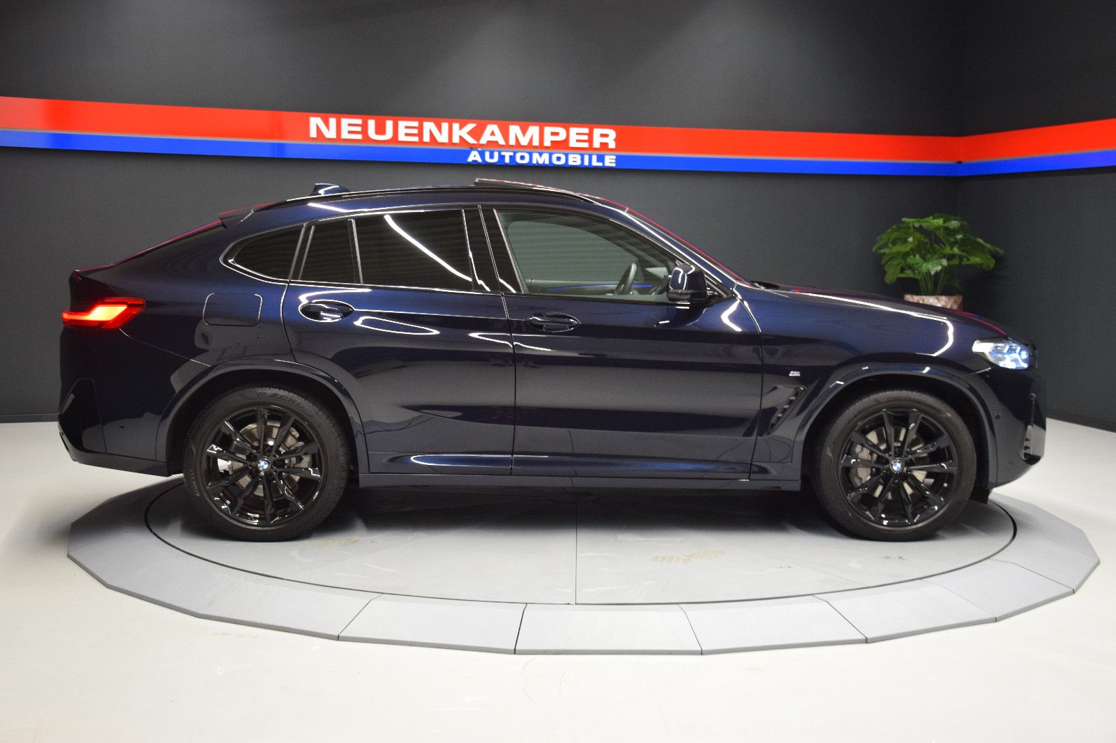 Fahrzeugabbildung BMW X4 xDrive 30 d M Sport Pano HuD Laser ACC AHK
