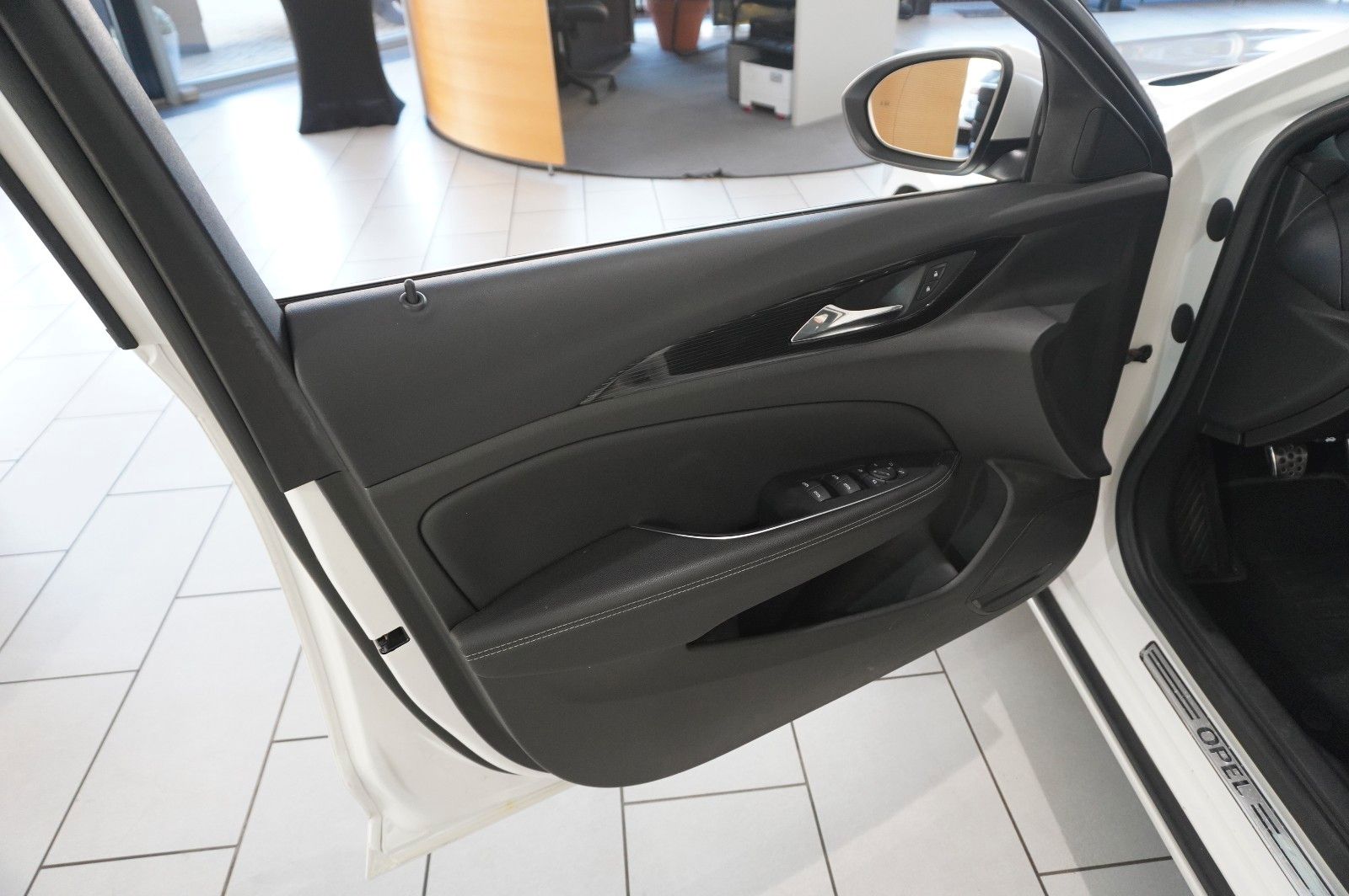 Fahrzeugabbildung Opel Insignia B GS 2.0D INNOV. NAVI/KAMERA/PANO./AHK