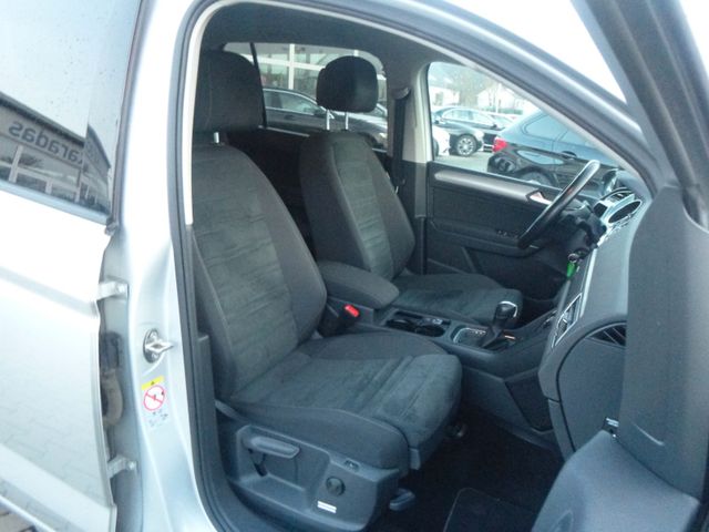 Fahrzeugabbildung Volkswagen Touran 2.0 TDI Comfortline>AUT/AHK/ACC/PDC/SHZ<
