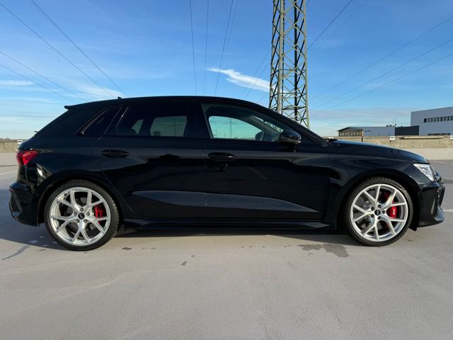 Audi RS3 Sportback ALL BLACK / Kamera / Na...