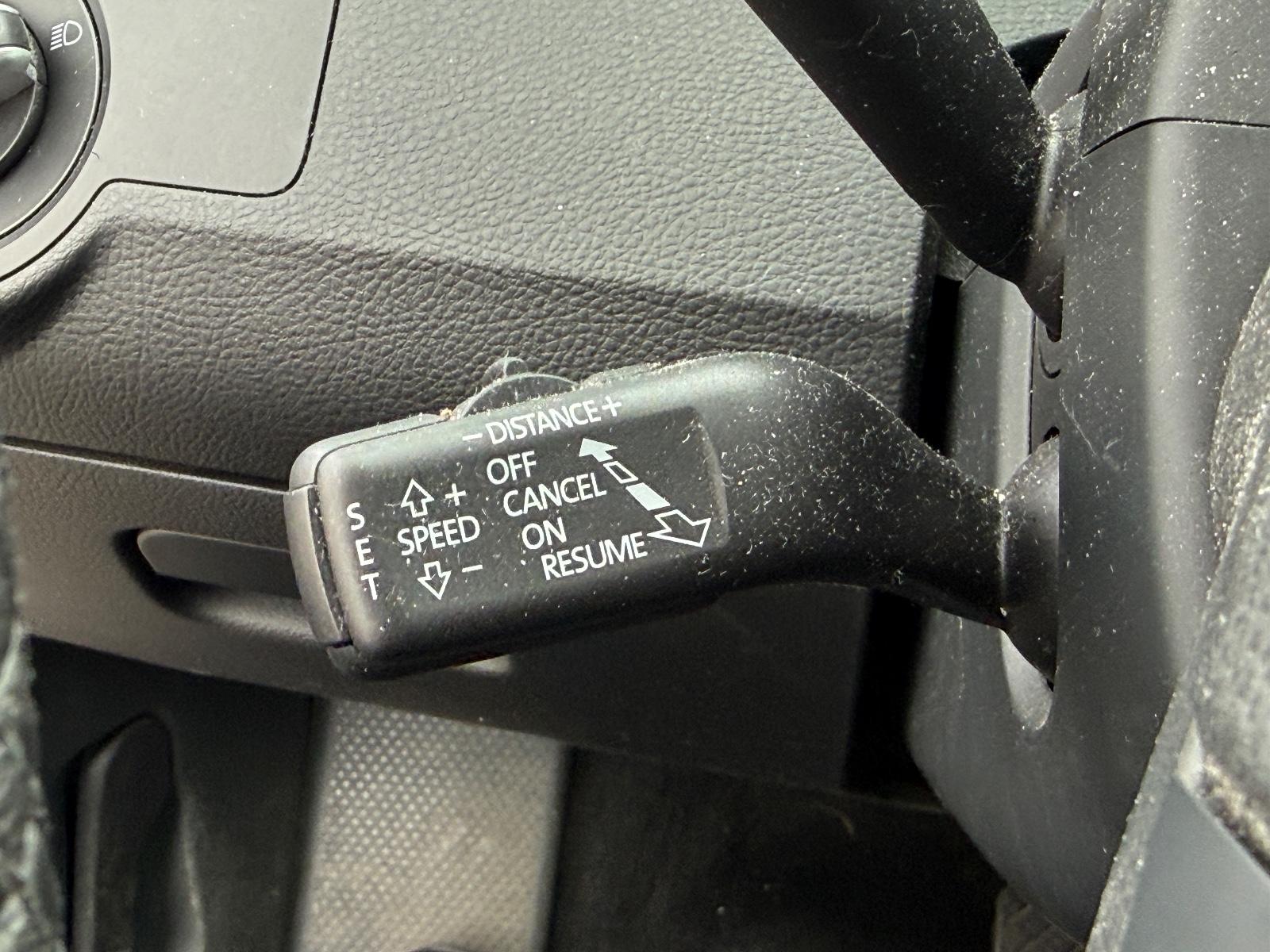 Volkswagen Passat 2011 — photo 17