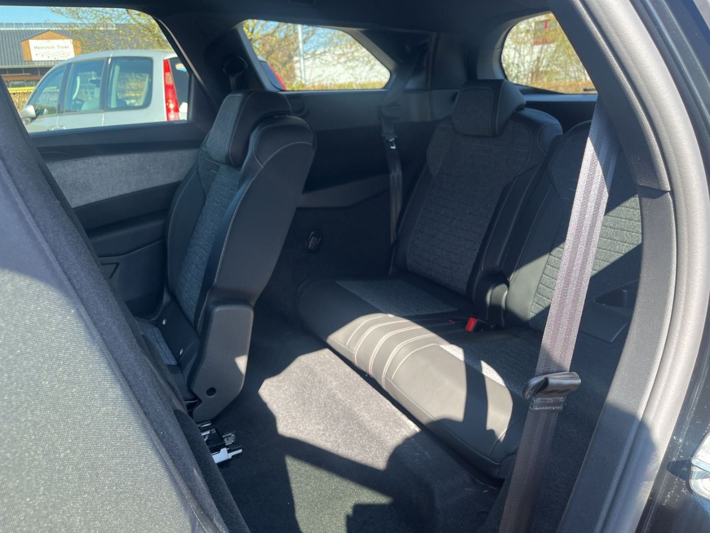 Fahrzeugabbildung Peugeot 5008 Allure HYBRID 145 Navi LED ACC CarPlay