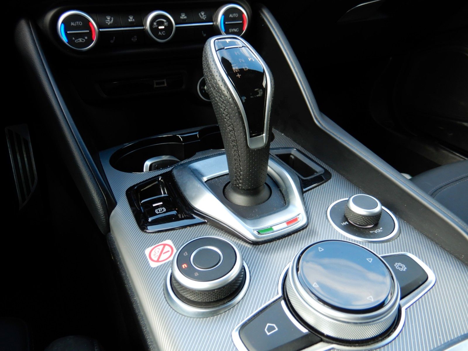 Fahrzeugabbildung Alfa Romeo Giulia MY24 2.0T Veloce vom AR Vertragshändler