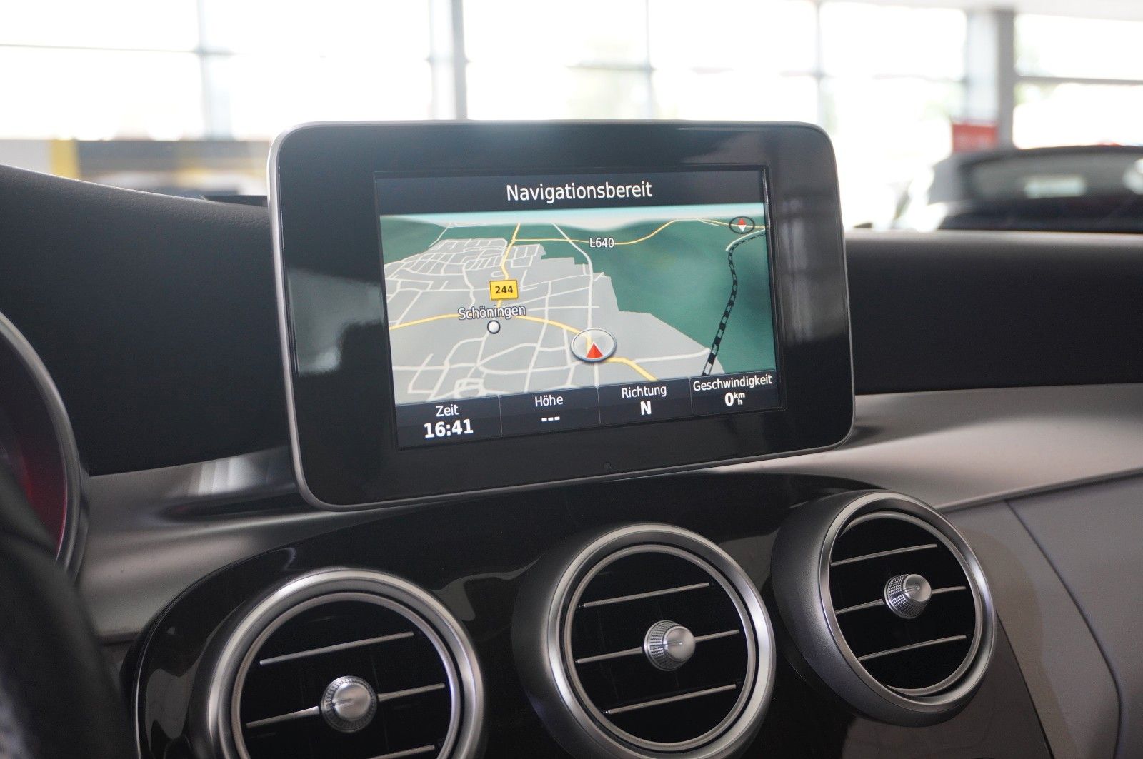 Fahrzeugabbildung Mercedes-Benz C 300 COUPE AMG LINE NAVI/LED/PANO./KAMERA/SPORT