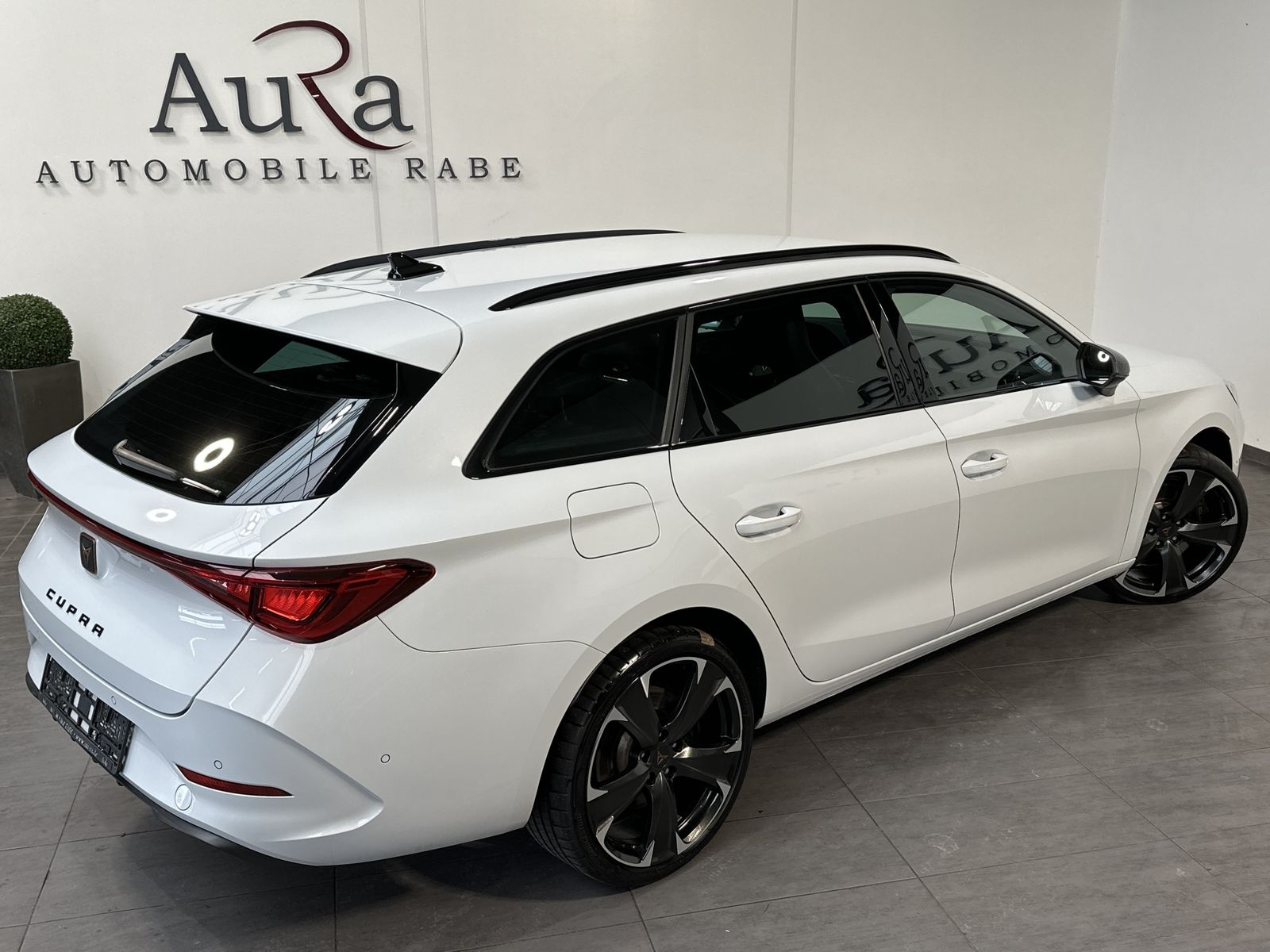 Fahrzeugabbildung CUPRA Leon Sportstourer 1.4 e-Hybrid NAV+LED+AHK+ACC