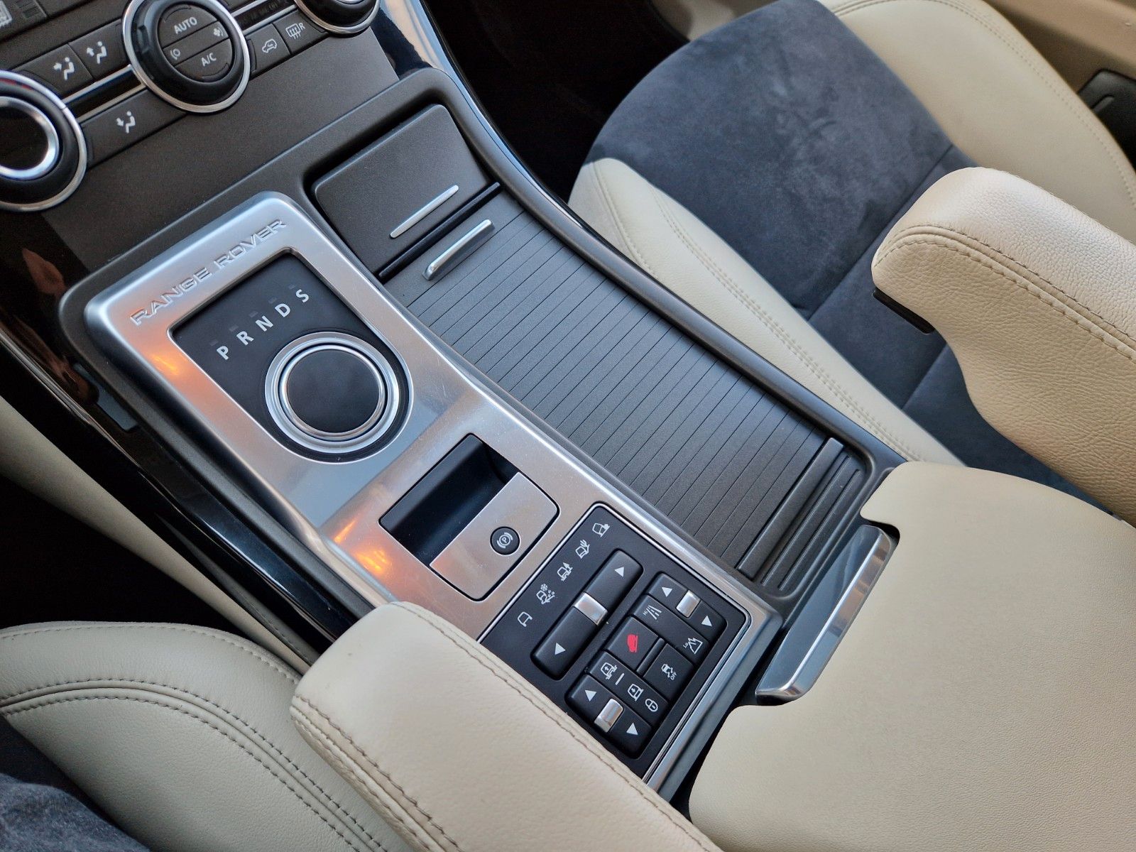 Fahrzeugabbildung Land Rover Range Rover Sport*Schiebedach*Motorrevision