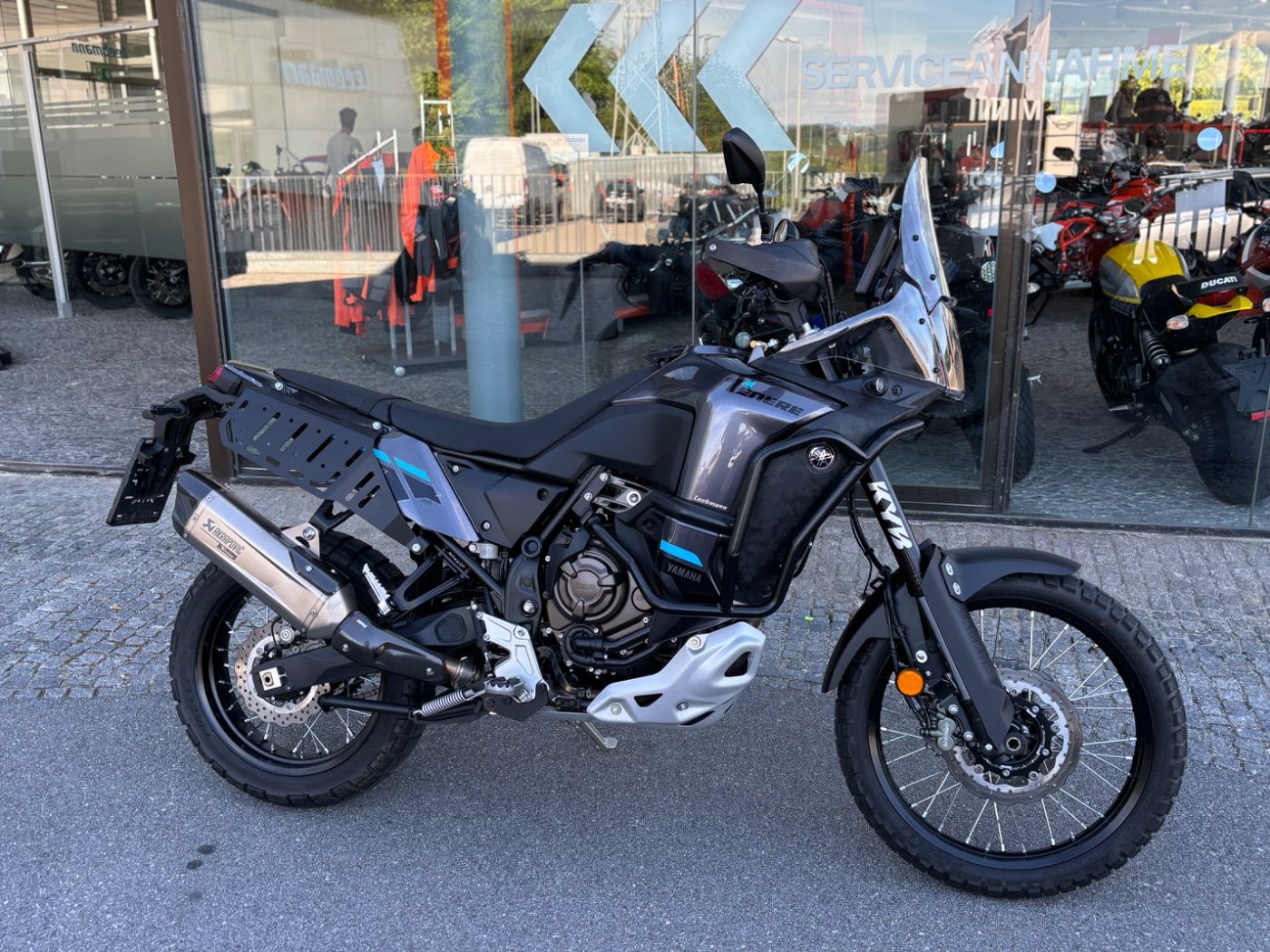 Fahrzeugabbildung Yamaha XTZ 700 Tenere World Raid Modell 2024 Akrapovic