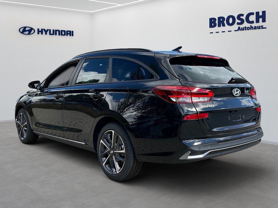 Fahrzeugabbildung Hyundai i30 FL KOMBI MY25 1.0T 6MT ADVANTAGE