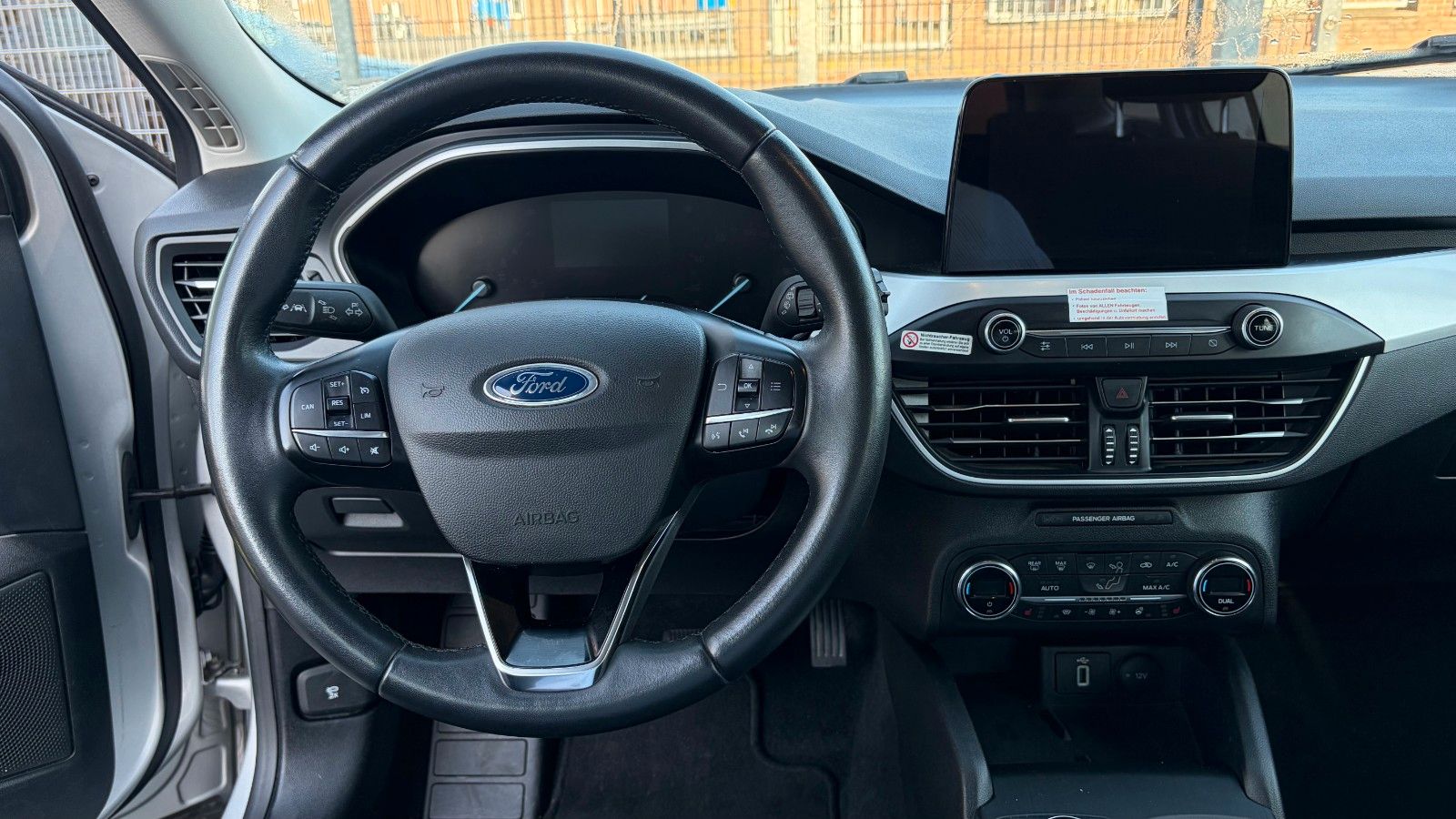 Fahrzeugabbildung Ford Focus Turnier Cool & Connect