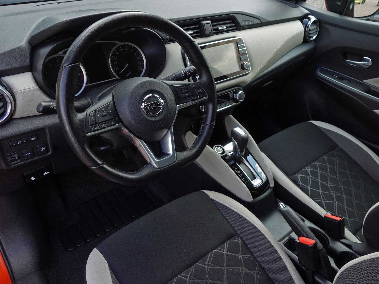 Fahrzeugabbildung Nissan Micra X-Tronic N-Design Navi BOSE DAB+ Kamera
