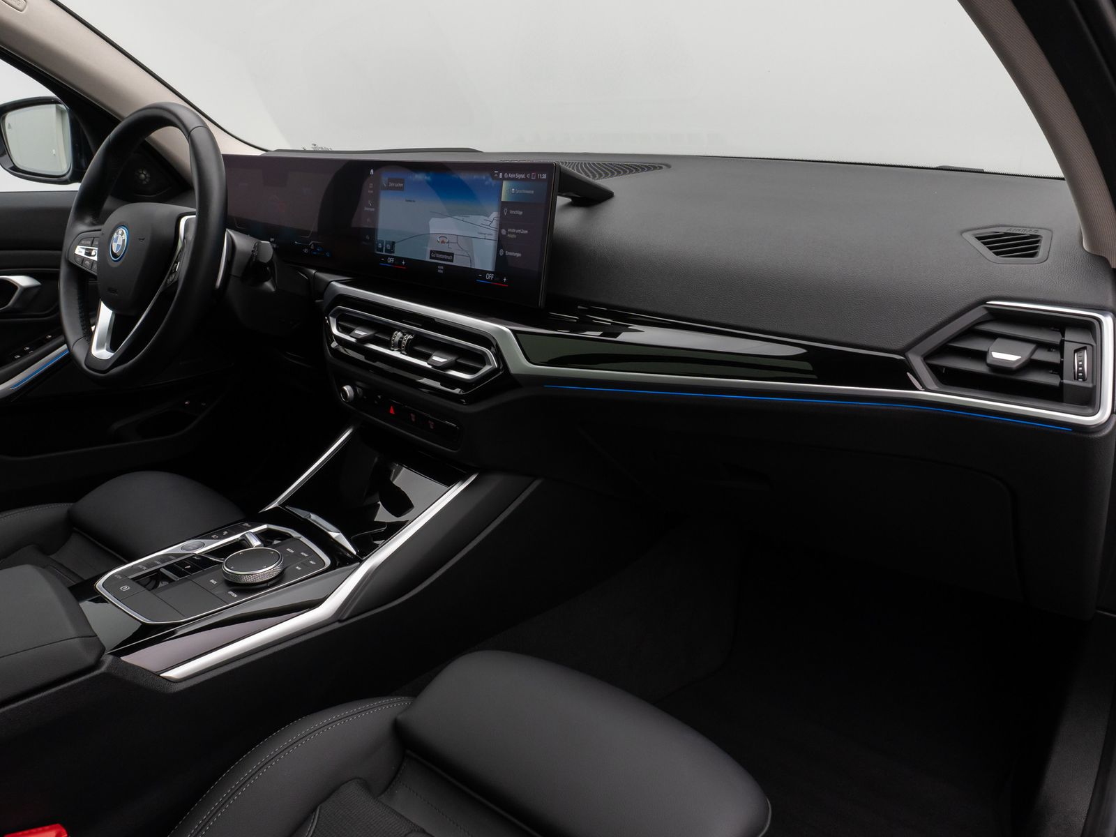 Fahrzeugabbildung BMW 330e xD Panoram Kamera HUD DAB H/K Stop&Go Sport