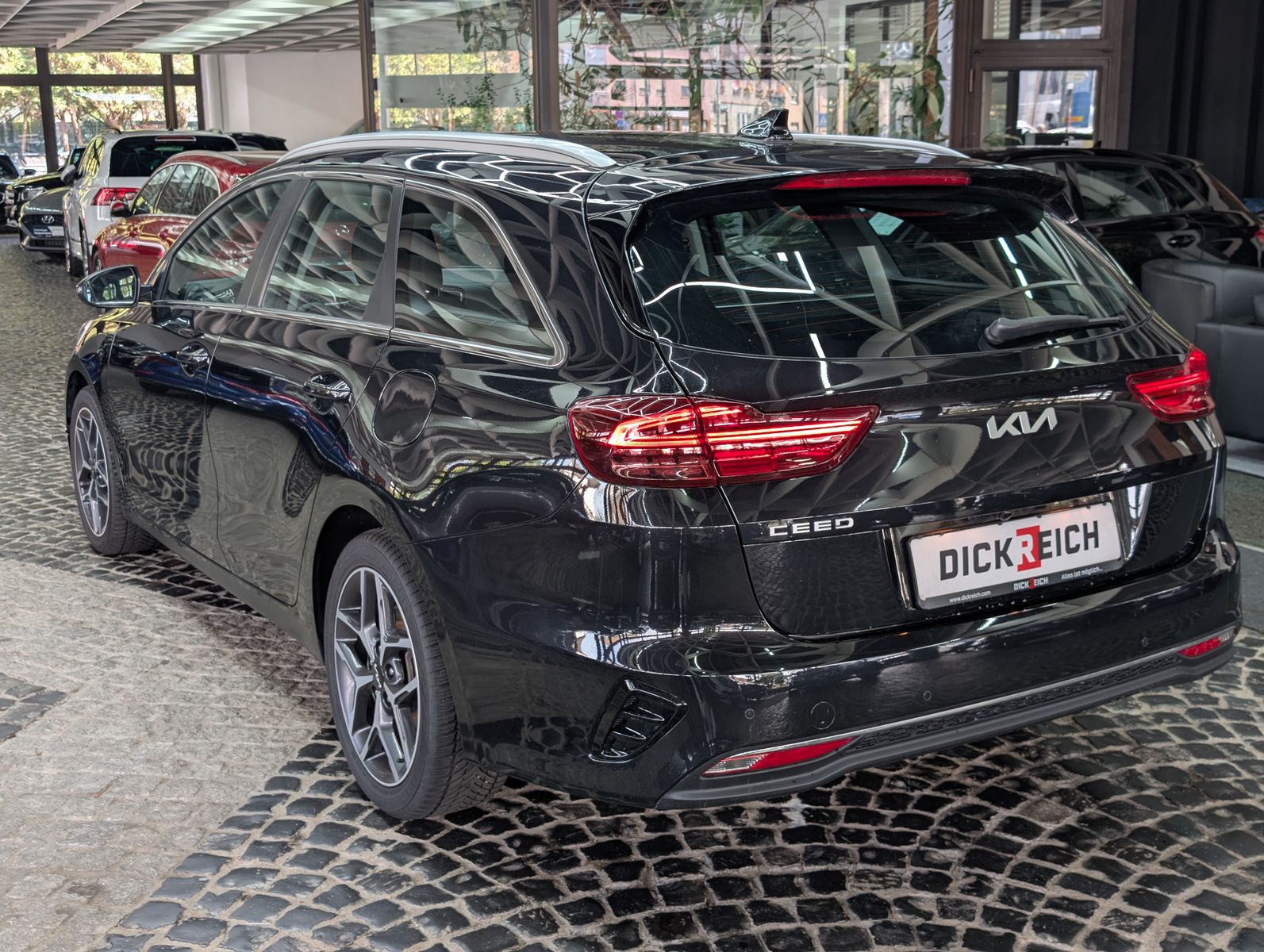 Fahrzeugabbildung Kia cee'd Sportswagon 1.5 DCT Spirit ACC*JBL*KAM*7J