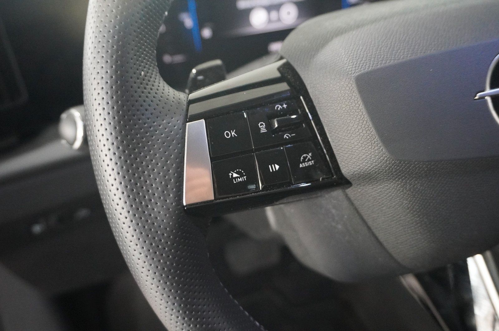 Fahrzeugabbildung Opel Astra L ST 1.5D ELEGANCE NAVI/LED/KAMERA/SHZ/DAB