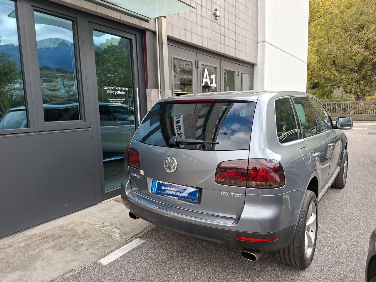 Volkswagen Touareg 2005 — interior
