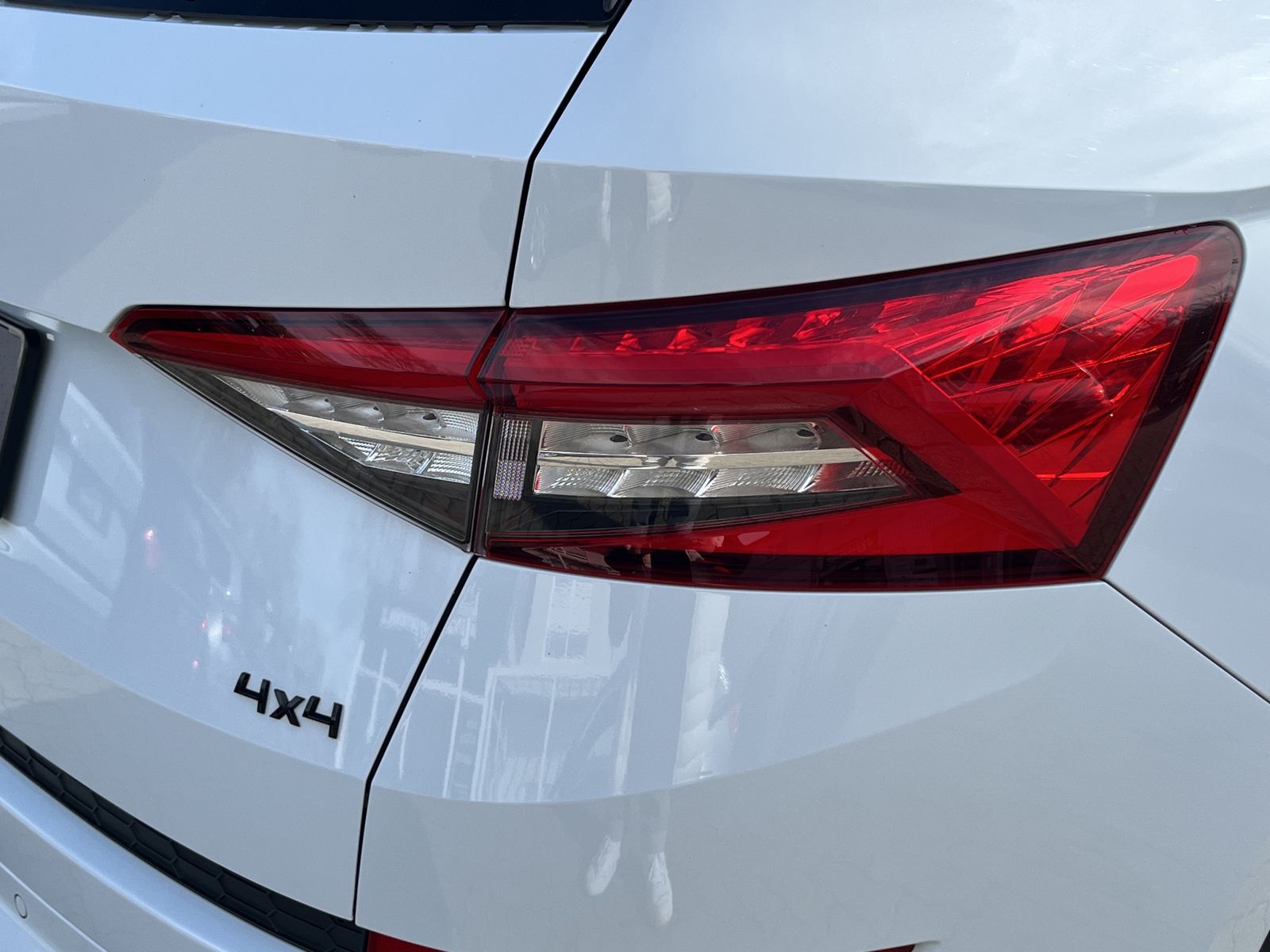 Fahrzeugabbildung SKODA Kodiaq Sportline 4x4*SHZ*LHZ*NAVI*AHK*ACC**