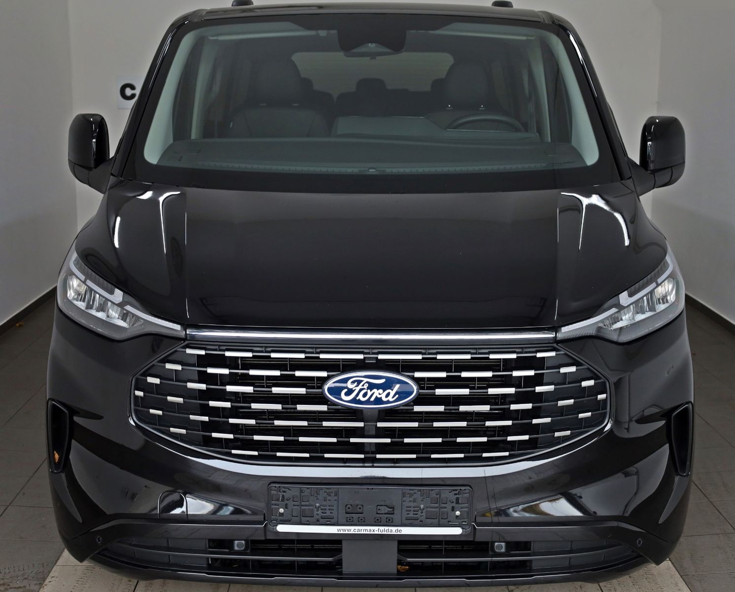 Fahrzeugabbildung Ford Tourneo Custom 2.0  320 L2 Titanium,8 Sitzer,AHK