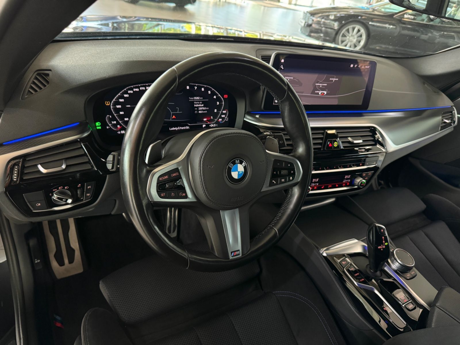 Fahrzeugabbildung BMW 520d M Sport Kamera DAB HiFi Alarm Individual