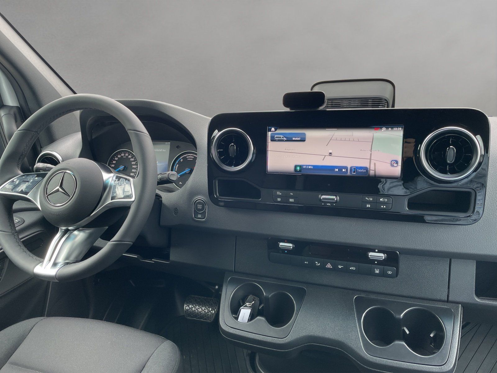 Fahrzeugabbildung Mercedes-Benz eSprinter 320 KA HolzFu RüFa MBUX WinterPaket