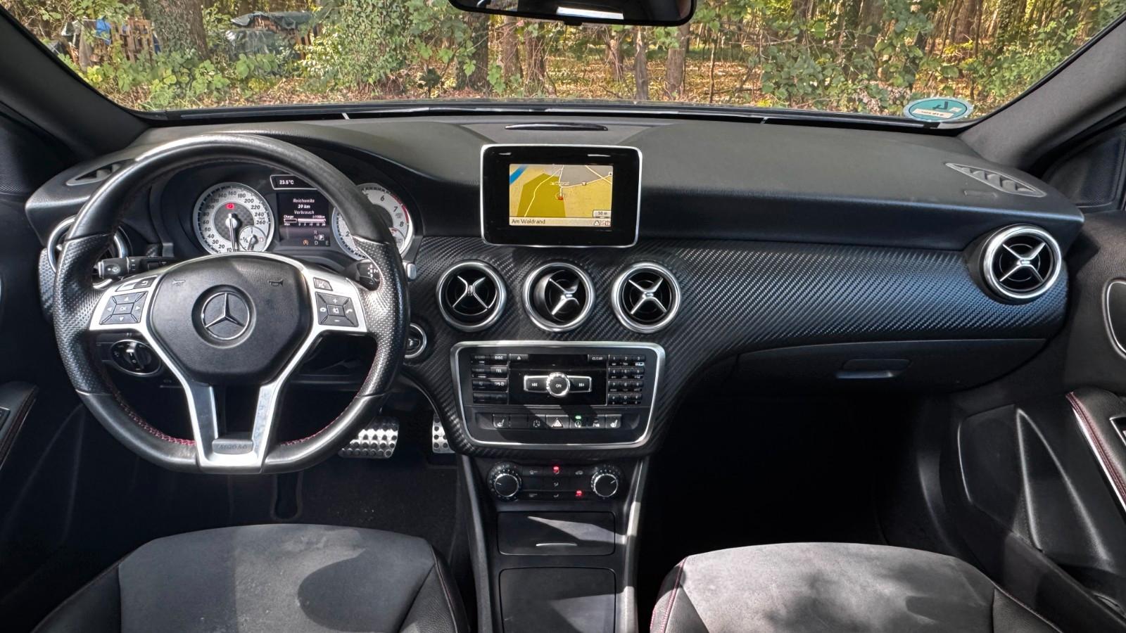 Mercedes-Benz A 180 AMG 122ch - Entretien Mercedes - Sièges sports - 8 Pneus inclus - Bi-xénon
