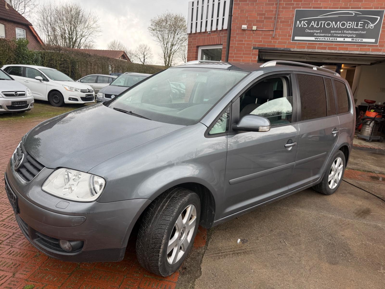 Volkswagen Touran Highline 7 Sitzer Automatik