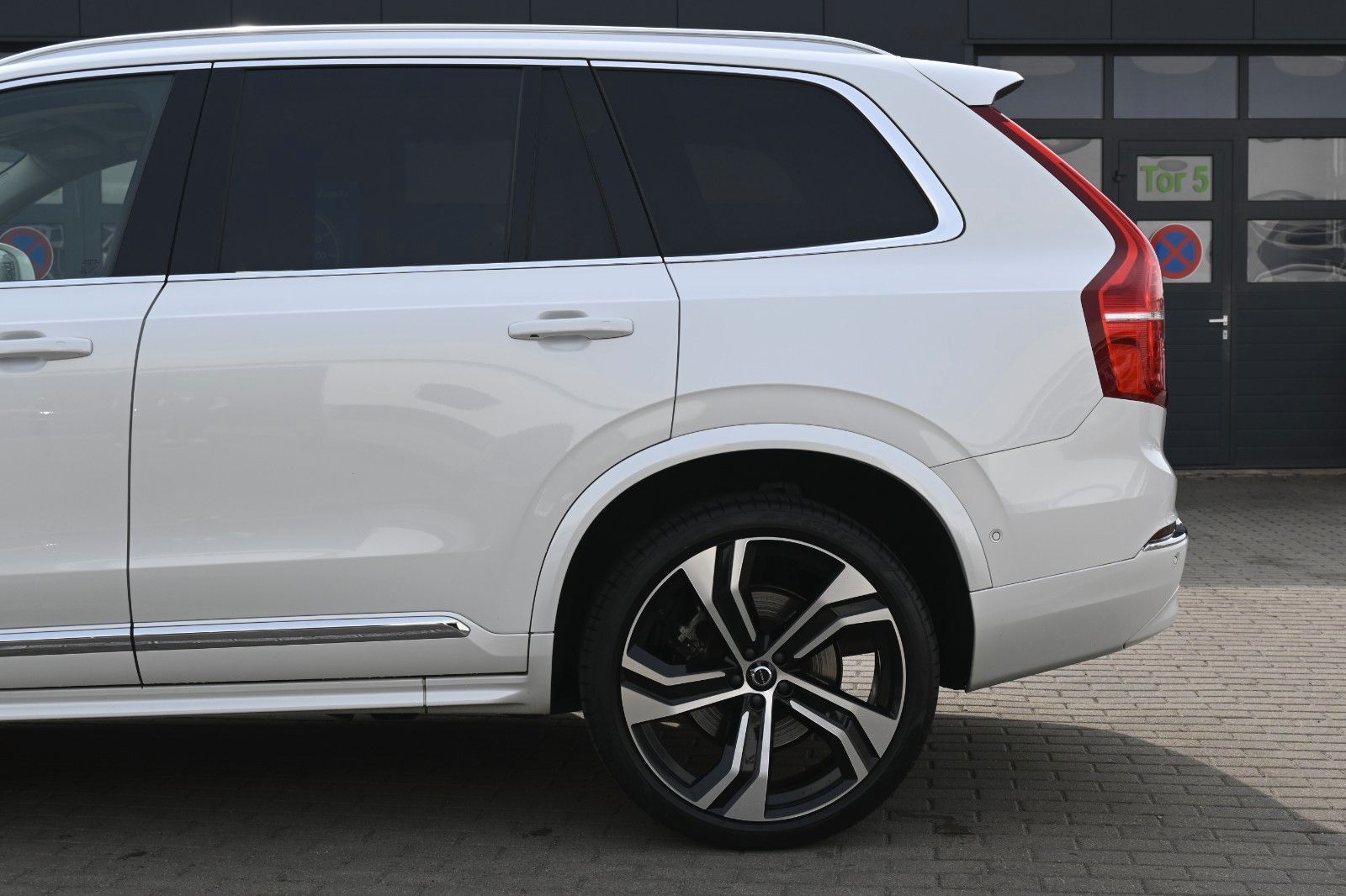 Fahrzeugabbildung Volvo XC90 B5 D AWD Bright*STDHZG*360°*22"*AHK