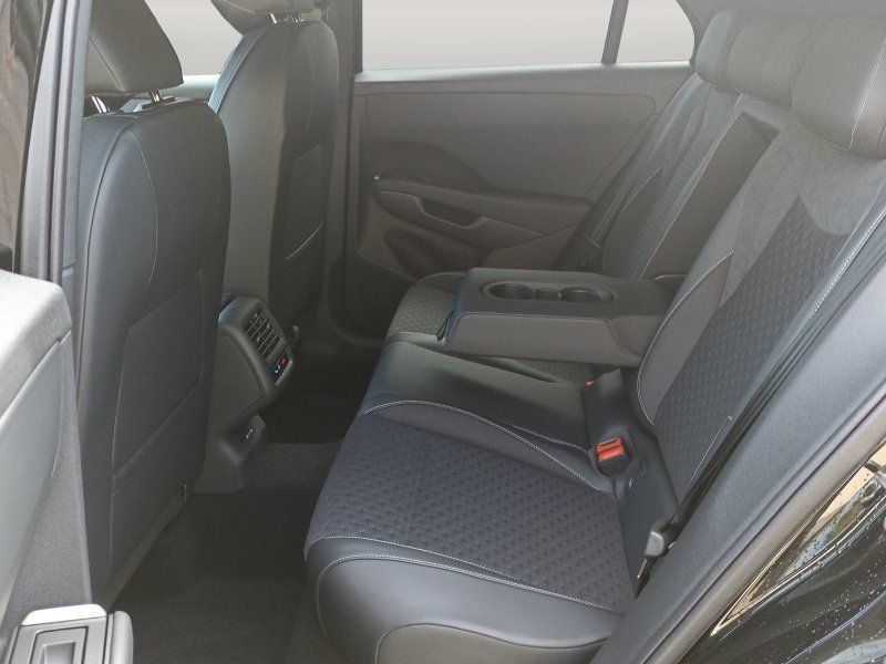 Fahrzeugabbildung Volkswagen T-Roc 1.5 eTSI R-Line DSG Black Style